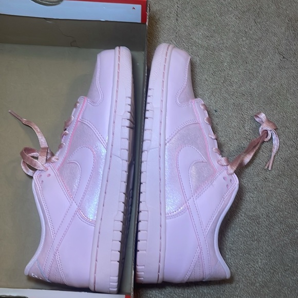 Nike Dunk Low SE (GS) - Picture 10 of 11